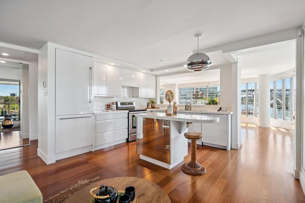 1012 Beach Ave, #301
