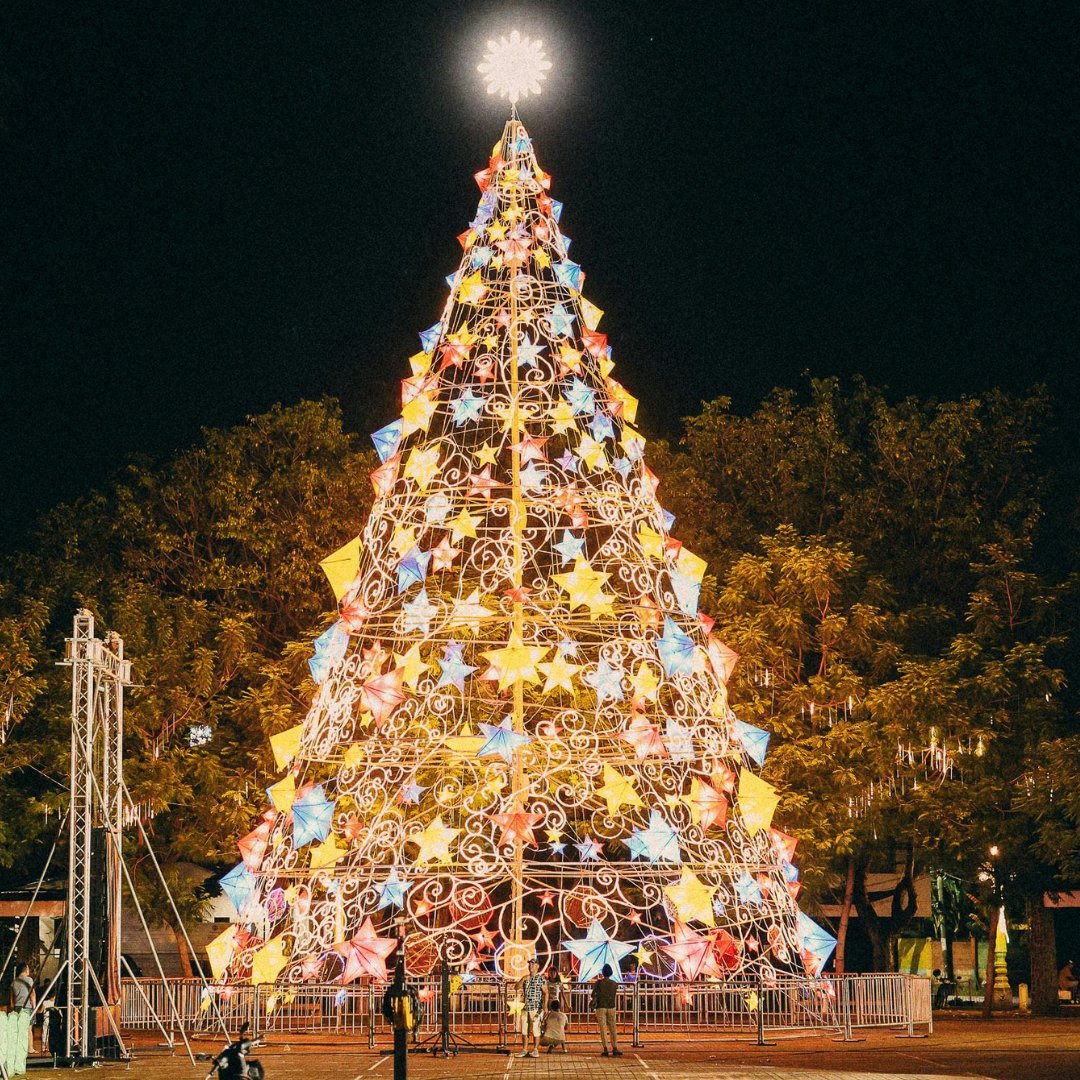 Santa's Arrival & Tree Lighting at Destin Commons