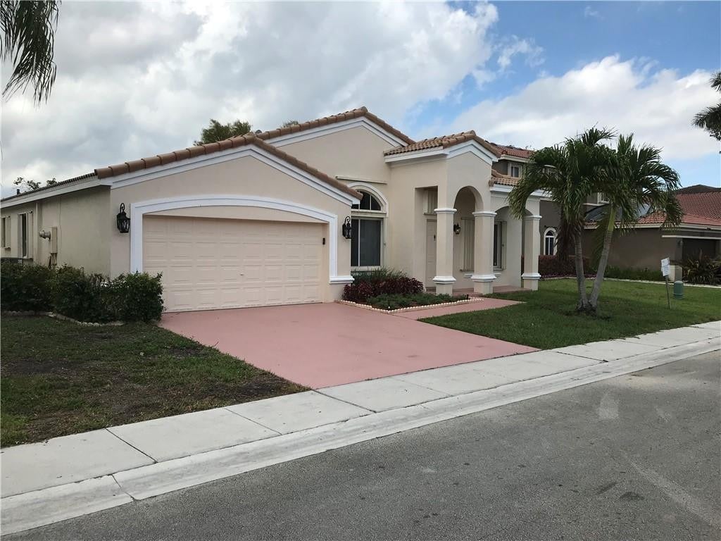 1621 SW 106th Ter