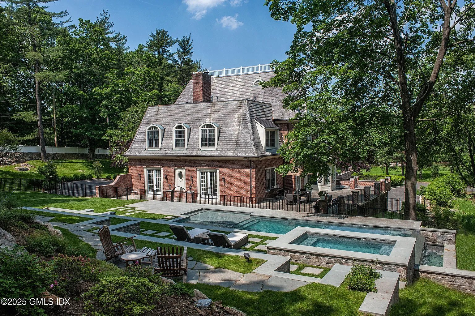 70 Sherwood Ave