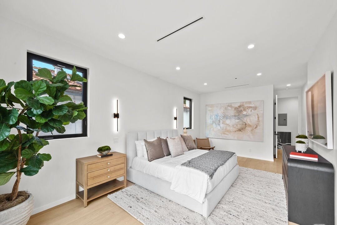 Castle Heights Pl, 90034