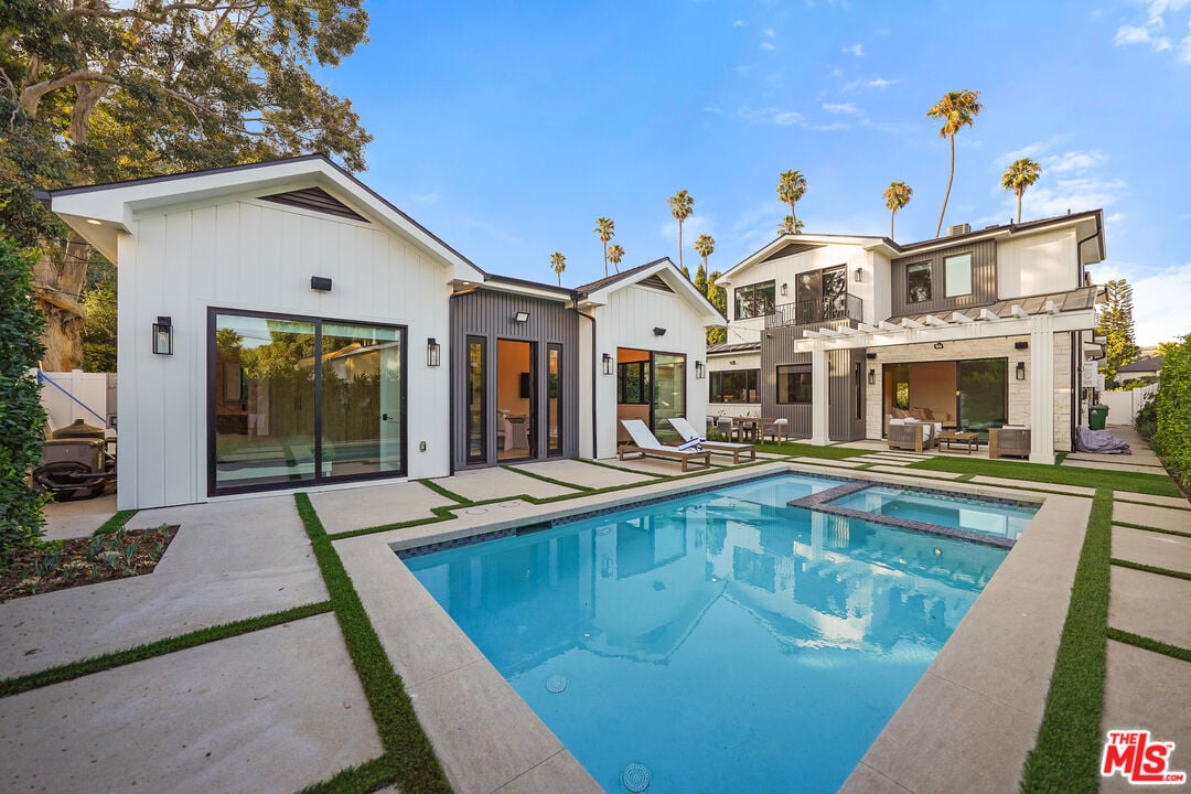 Fairmont Reserve, S Bundy Dr, 90049