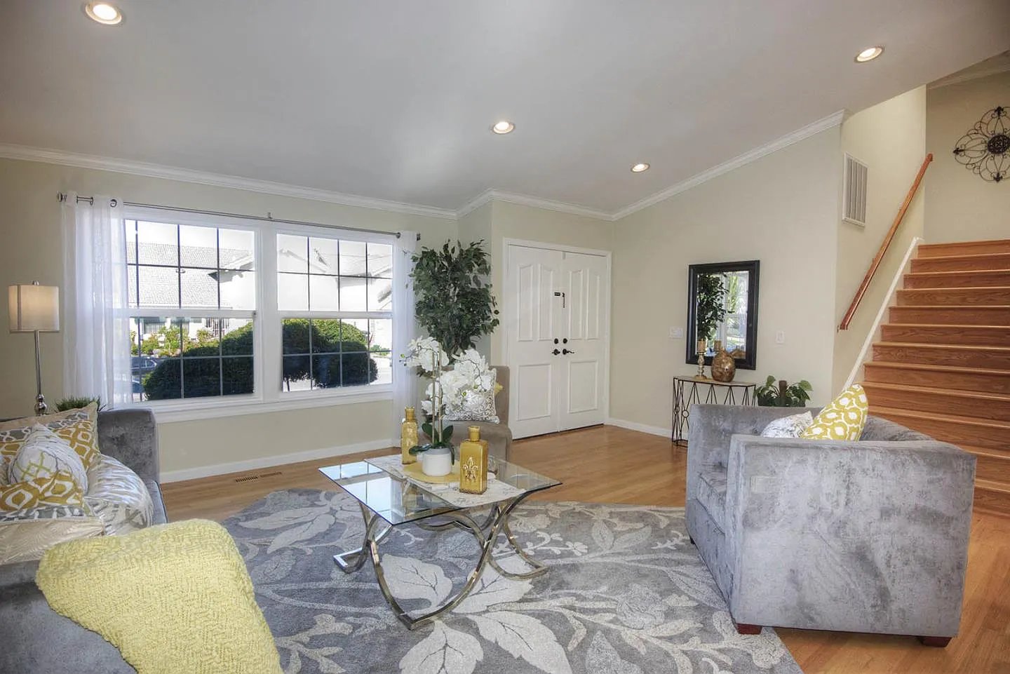 868 Las Lomas Dr