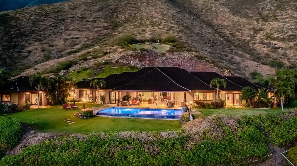 WEST MAUI TOP QUALITY RESIDENCE -35 ACRES - 180 DEGREE OVEANVIEW - $5,75,000 - PRESTIGIOUS MAHANALUA NIU SUBDIVISION 