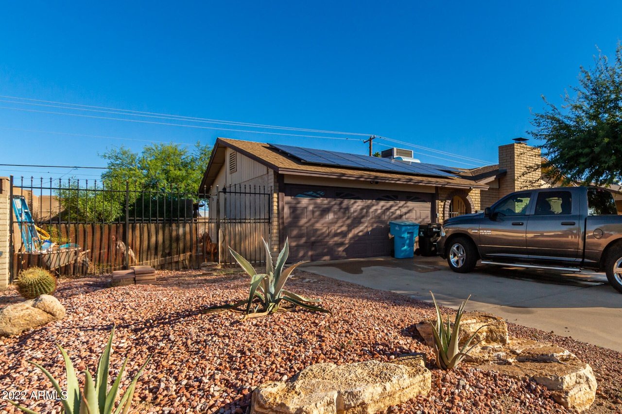 2250 W Dahlia Dr