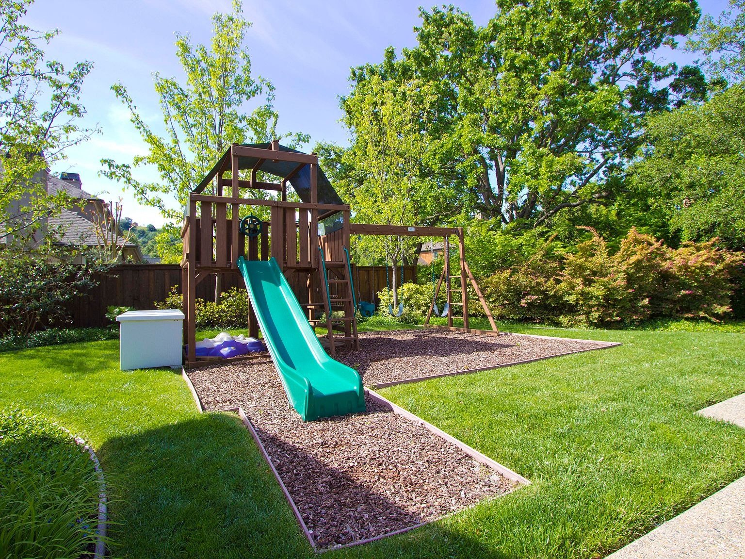 33 Sanford Ln
