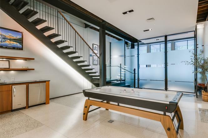 811 Congress Ave