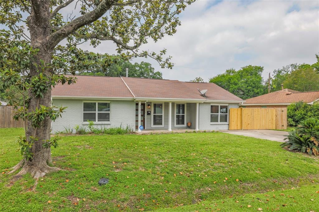 3713 Lazy Spring Dr