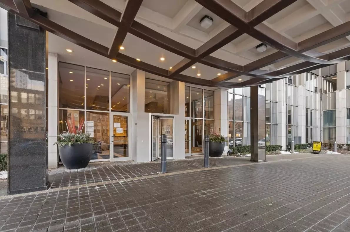 655 W Irving Park Rd #1004