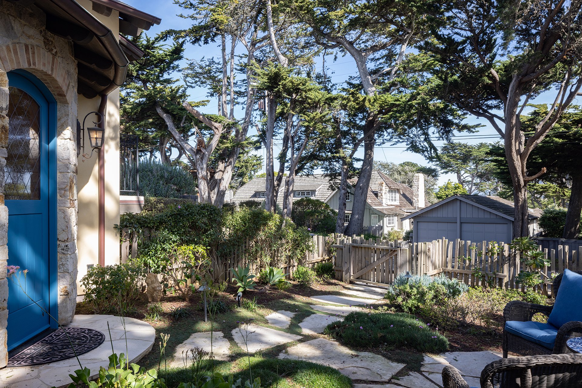 Charming Cottage on Carmel Point