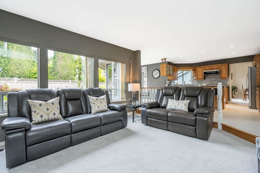 24 Ravine Dr