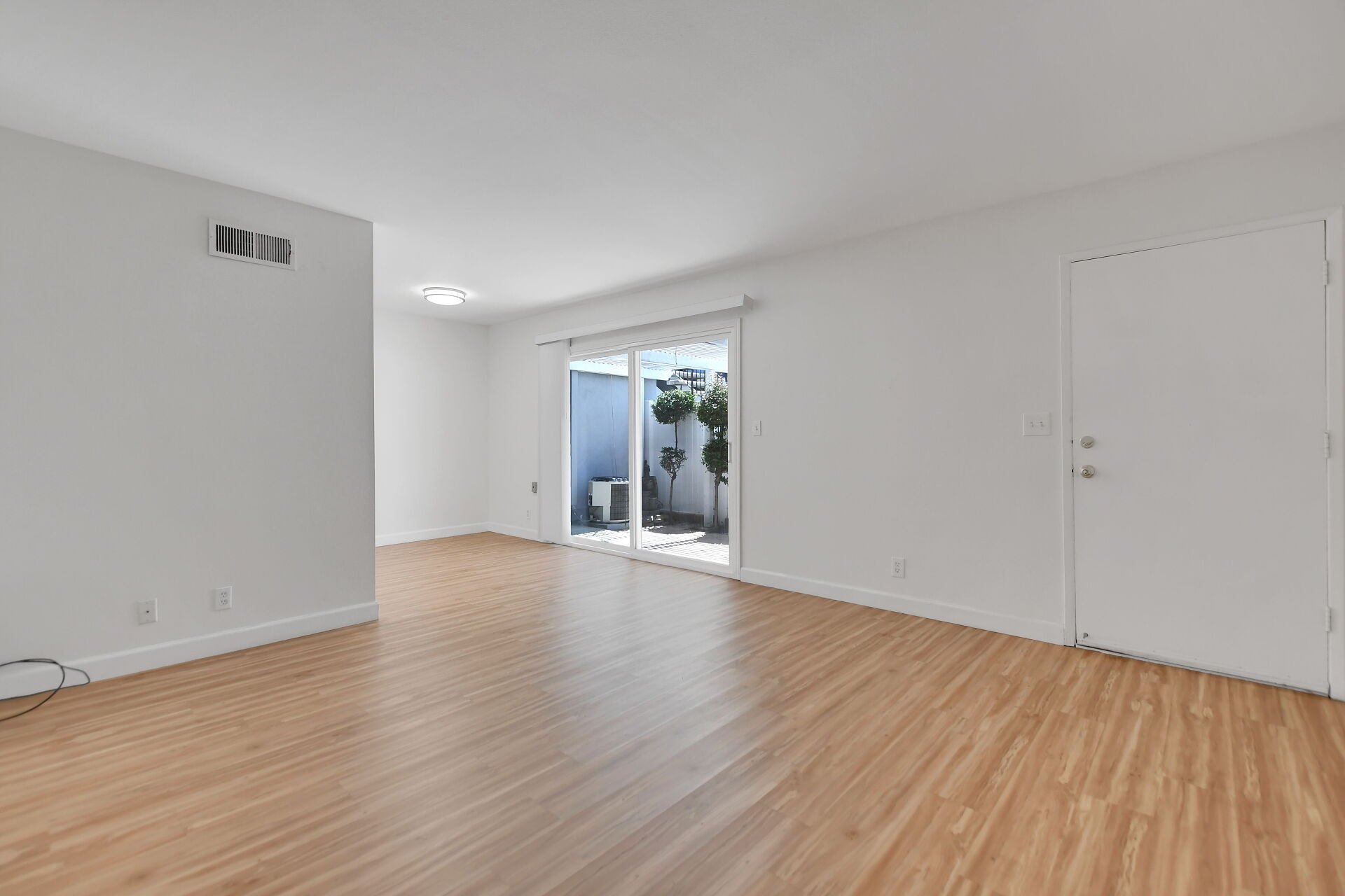 1460 Forest Glen 4