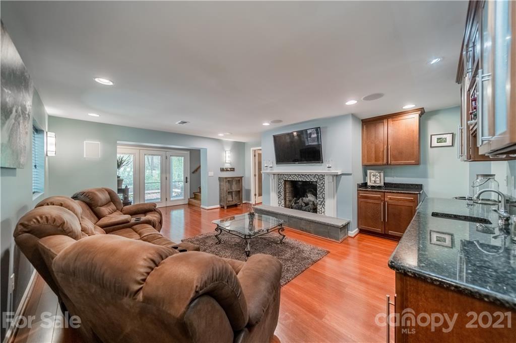 61 Heritage Dr