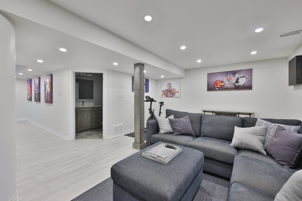 164-2120 Rathburn Rd E