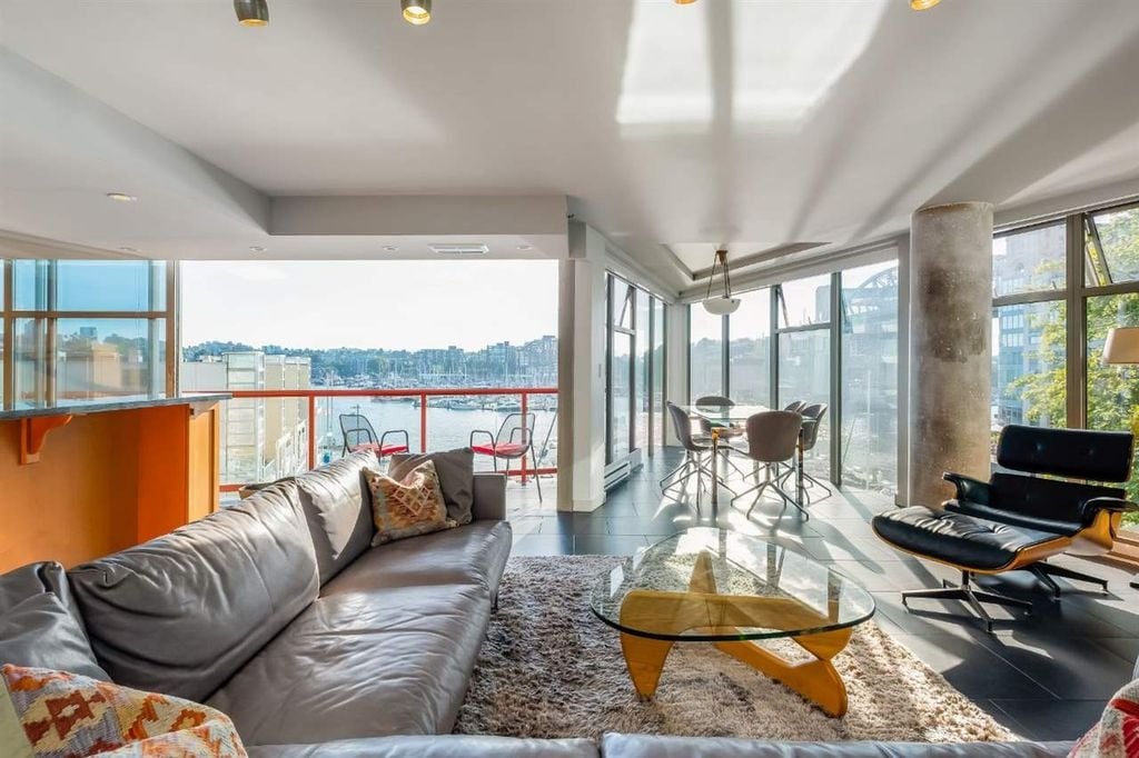 990 Beach Ave, #310