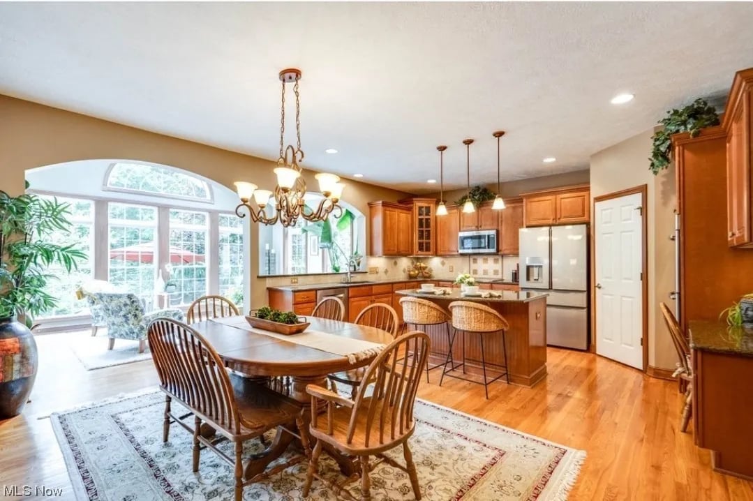 2274 Angela Vista