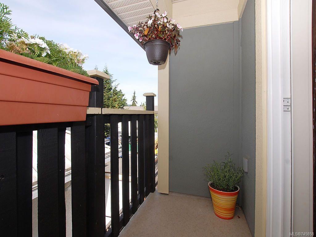 202-2752 Peatt Rd, Langford