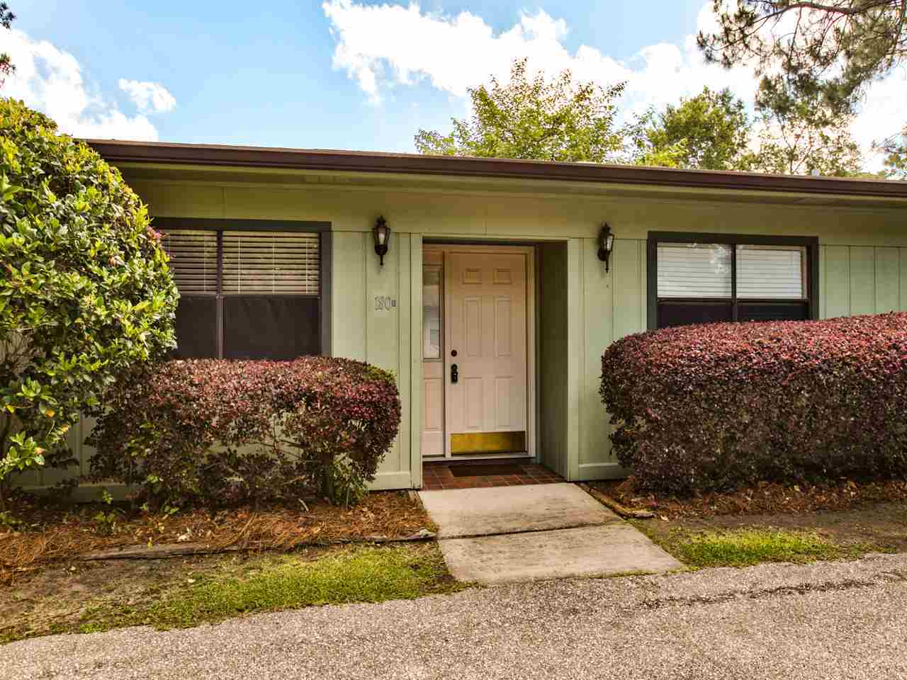 180 Se Villas Court