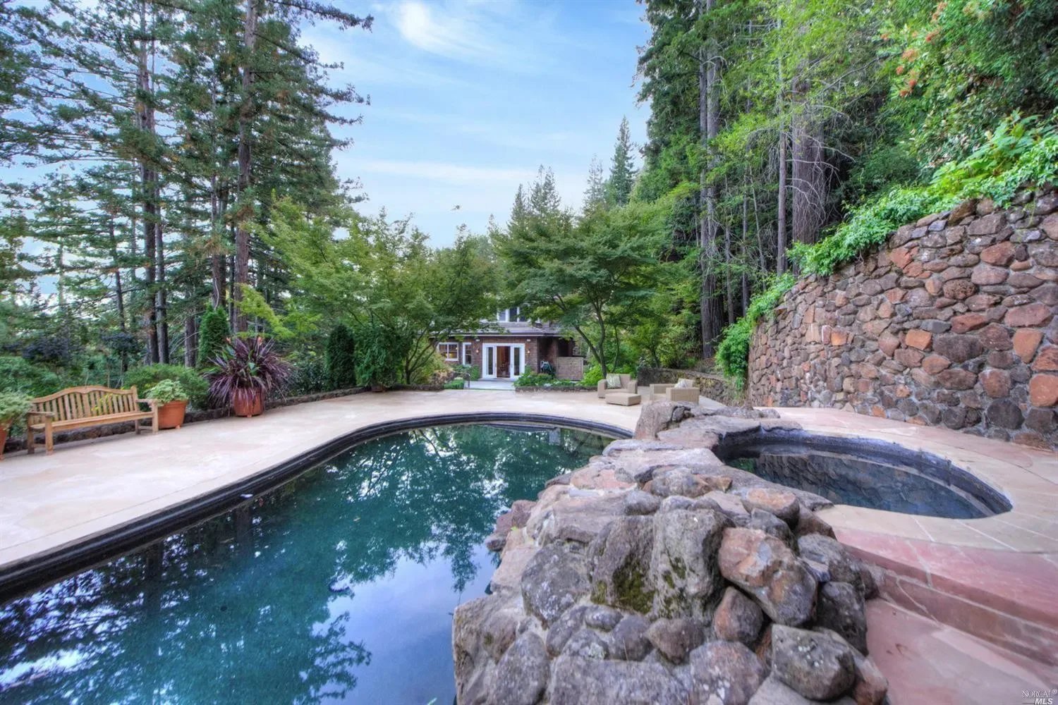 8 Woodland Pl