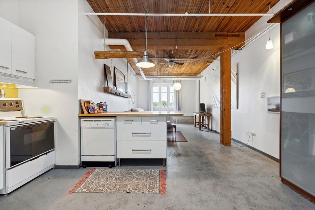 2556 E Hastings St, #314