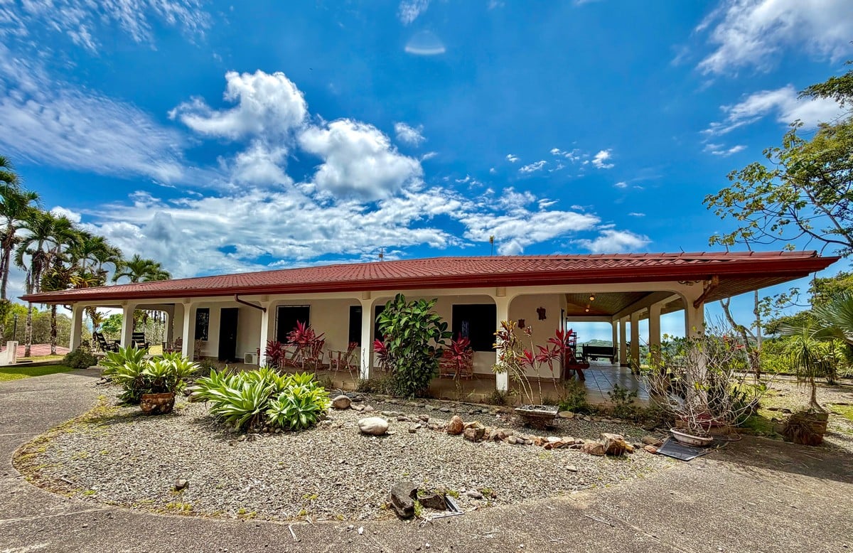 3.64 ACRES – 3 Bedroom Home With Expansive Ocean Views, Multiple Areas to Build, Public Road With Commercial Potential, 10min to the Beach!!