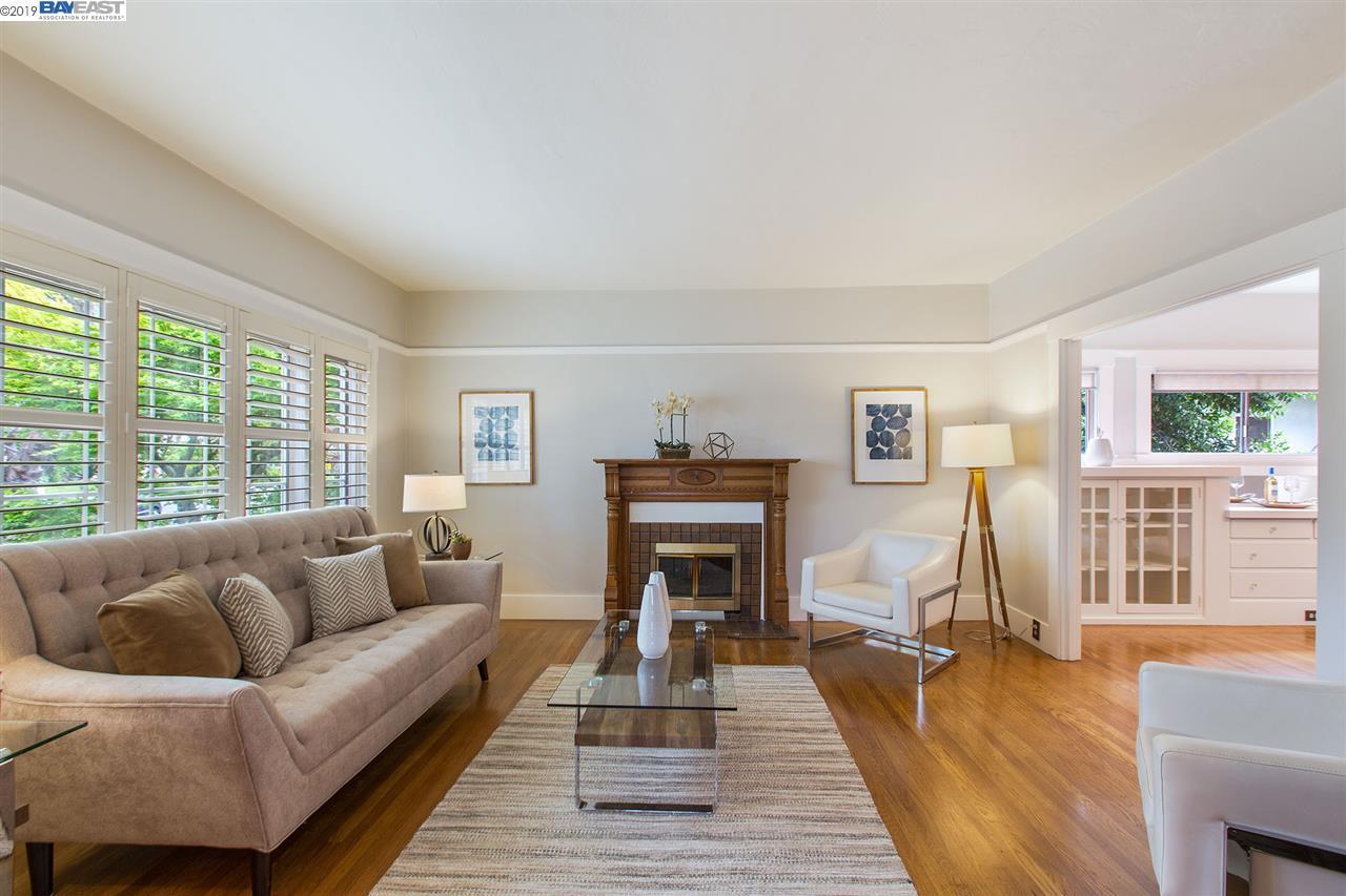 3264 Fairview Ave