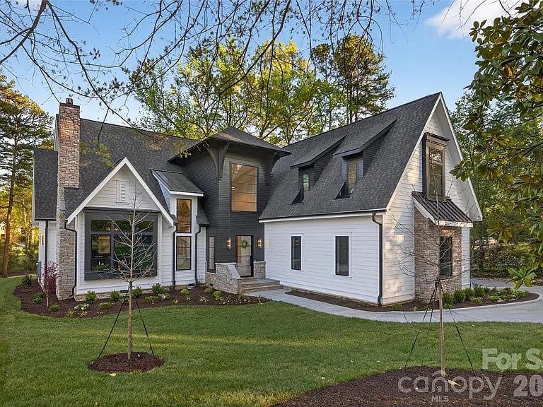 1209 Meadowood Ln
