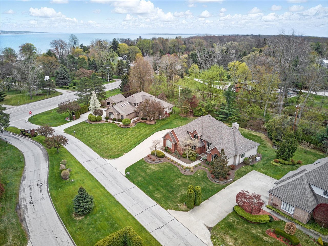 2849 Shorewood Blvd., Fort Gratiot, MI  48059