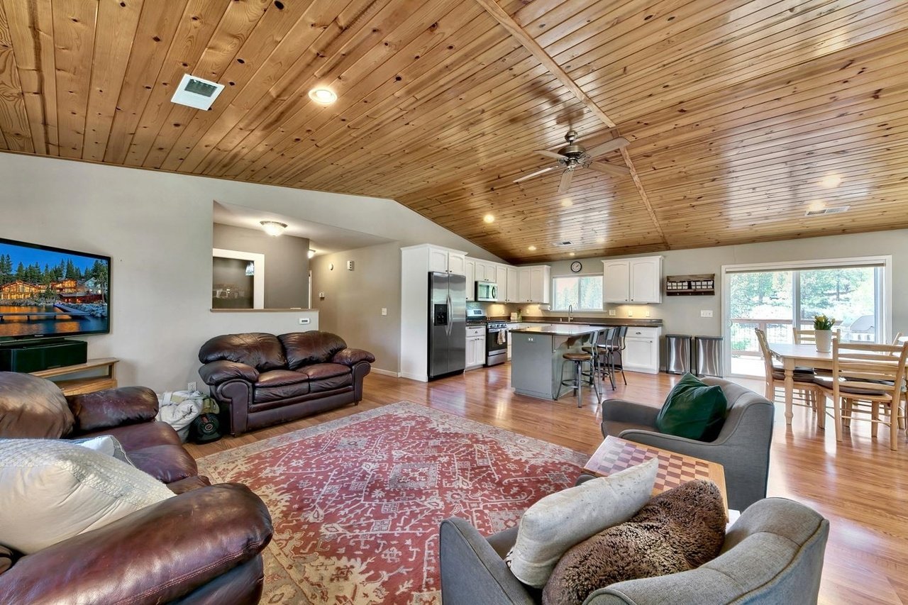 16088 Glenshire Dr