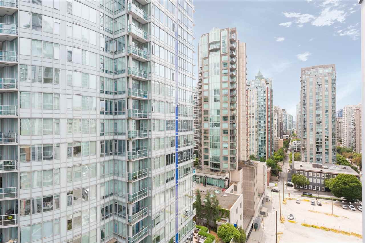 1206-480 Robson St