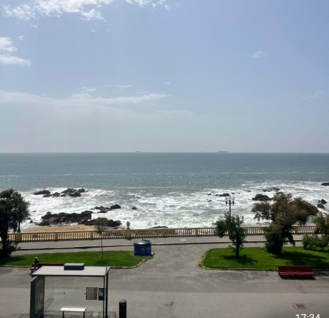 Spectacular 2+1-Bedroom Apartment with Panoramic Ocean Views in Foz do Douro