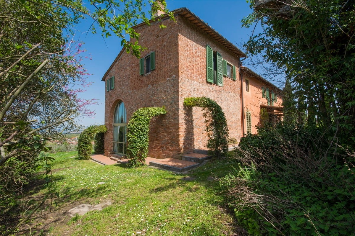 Villa In The Tuscan Hills