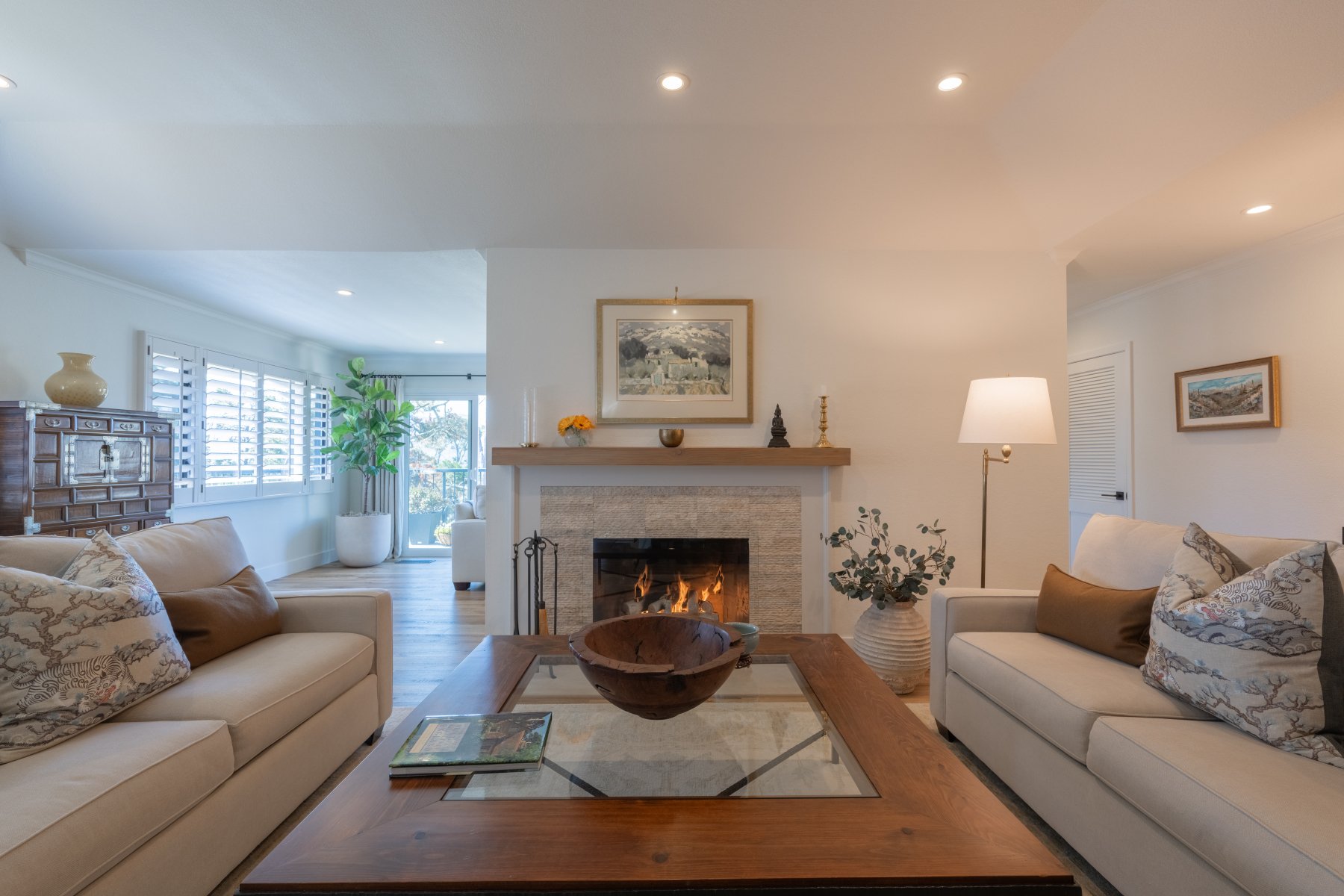 Refined Del Mesa Carmel Living - 275 Del Mesa