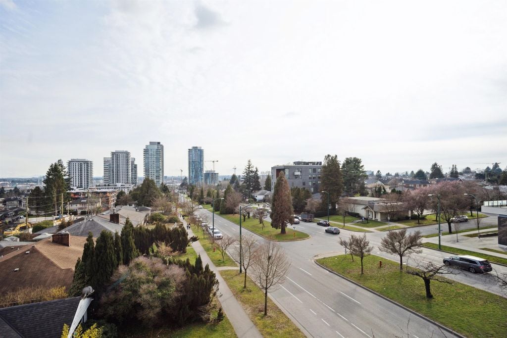 7638 Cambie St, #403