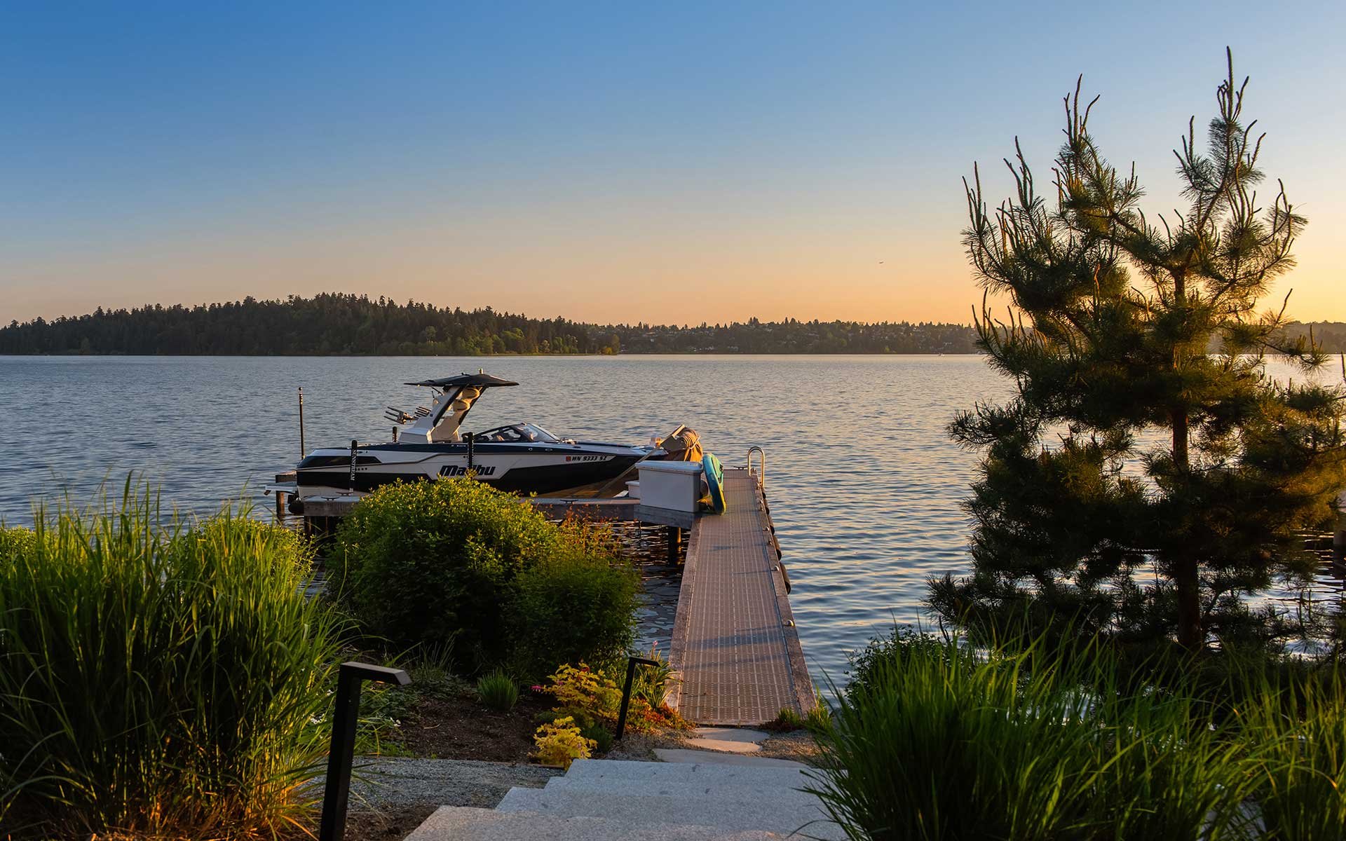 An Extraordinary Expression of Modern Waterfront Living on Mercer Island