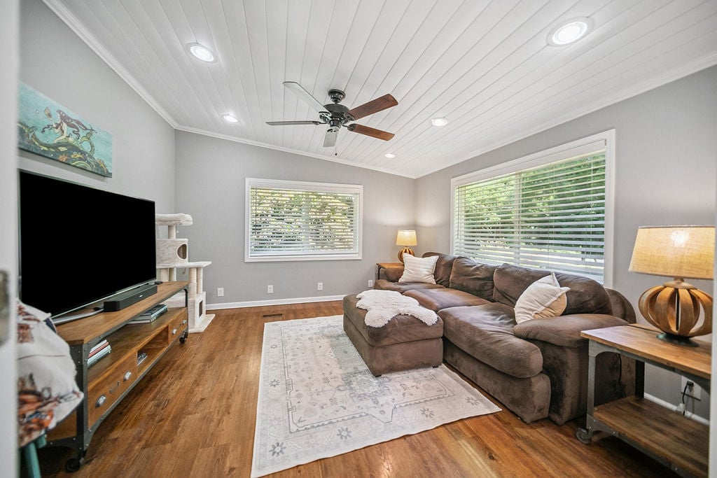 60 NE Davis Farm Road