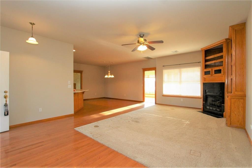 810 Hickory Blanchard