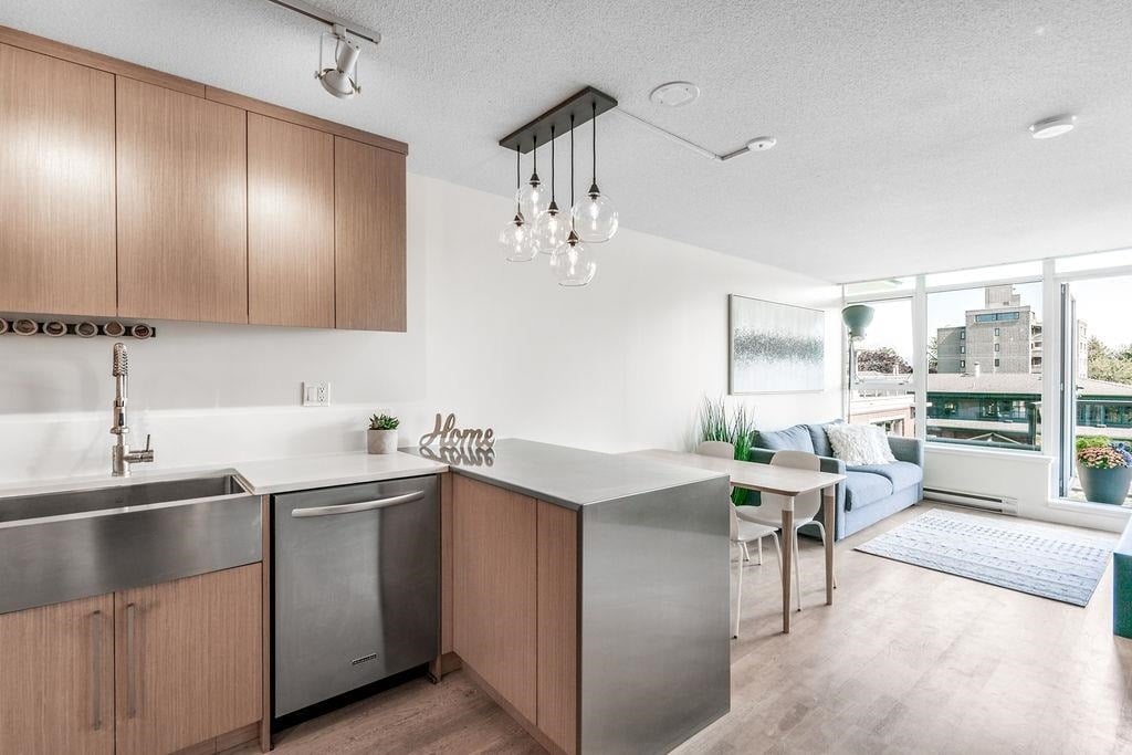 250 E 6th Ave, #469