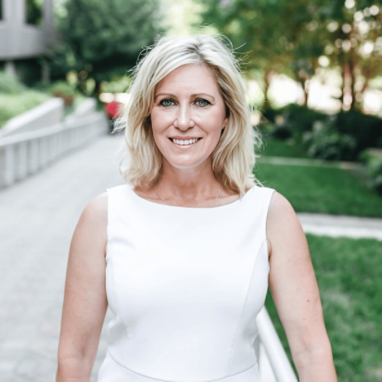 Amanda Jones Fairfax, VA Real Estate Agent Headshot