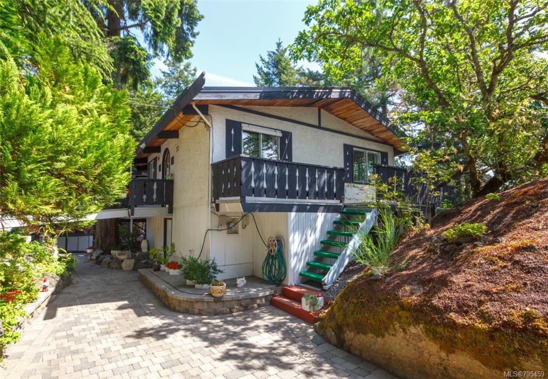 71 Flury Hts, View Royal