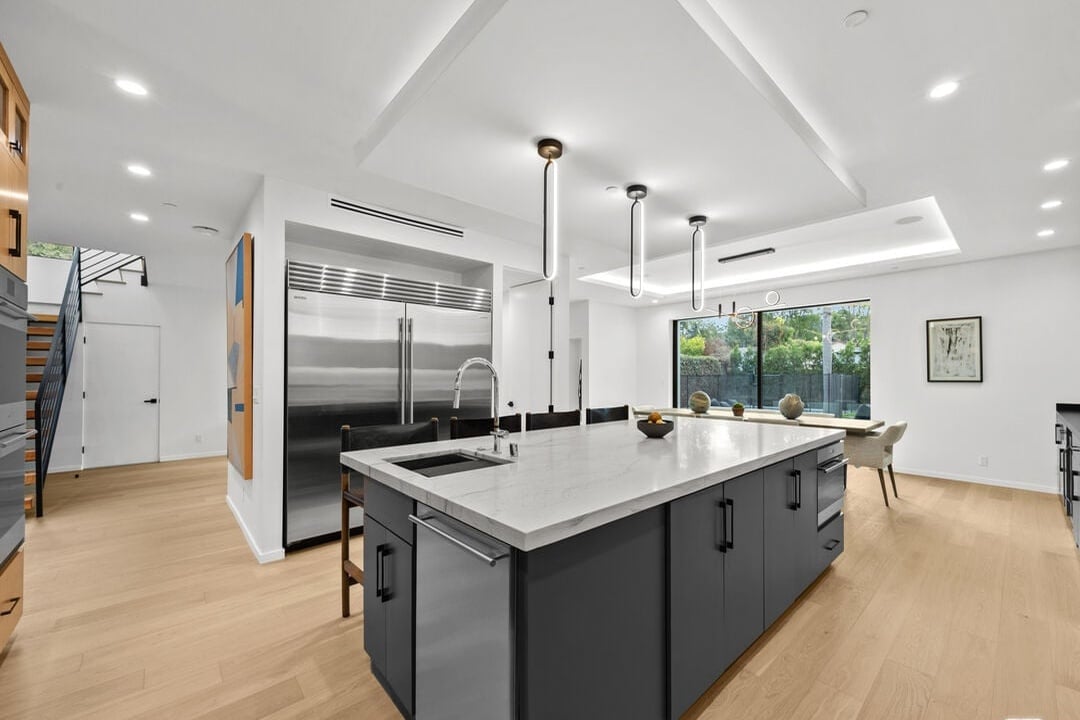 Castle Heights Pl, 90034