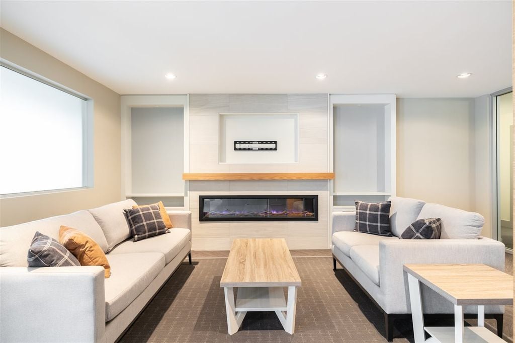 1306 5th Ave, #208