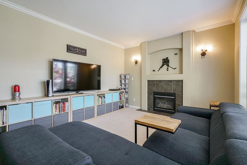18938 70 Ave