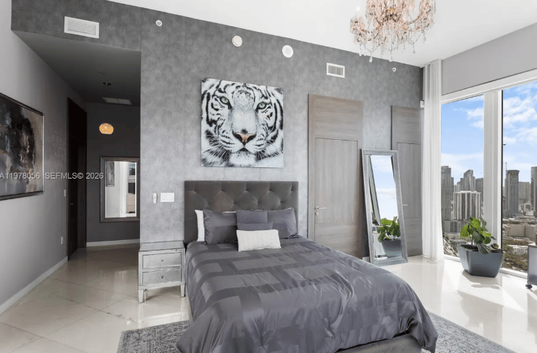 LUXURY IN THE MIAMI SKY