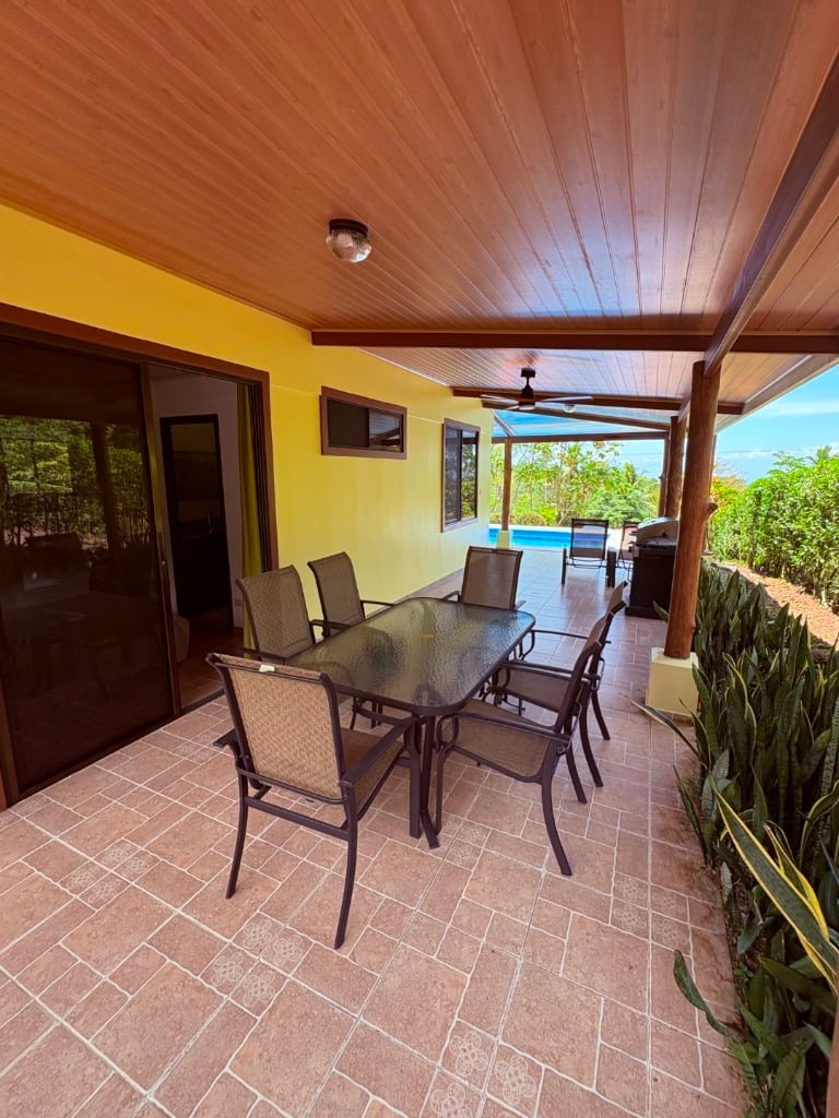Move in ready 2 bedroom / 2 bathroom home with window ocean view and pool in Ojochal.