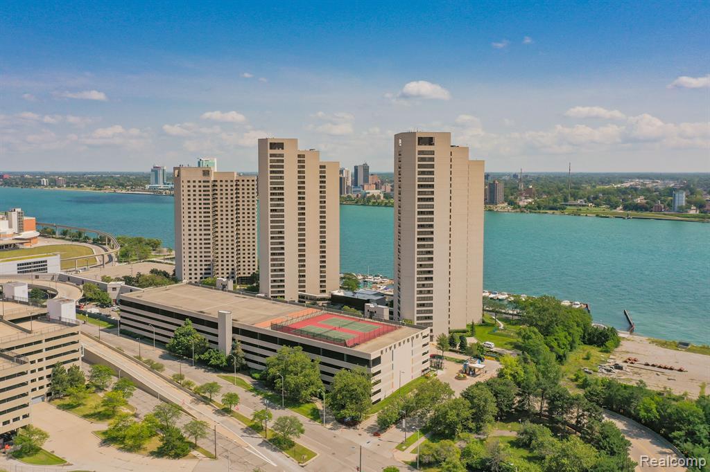  Luxury Living in the Sky: Why Detroit’s Riverfront Towers is the Ultimate High-Rise Address