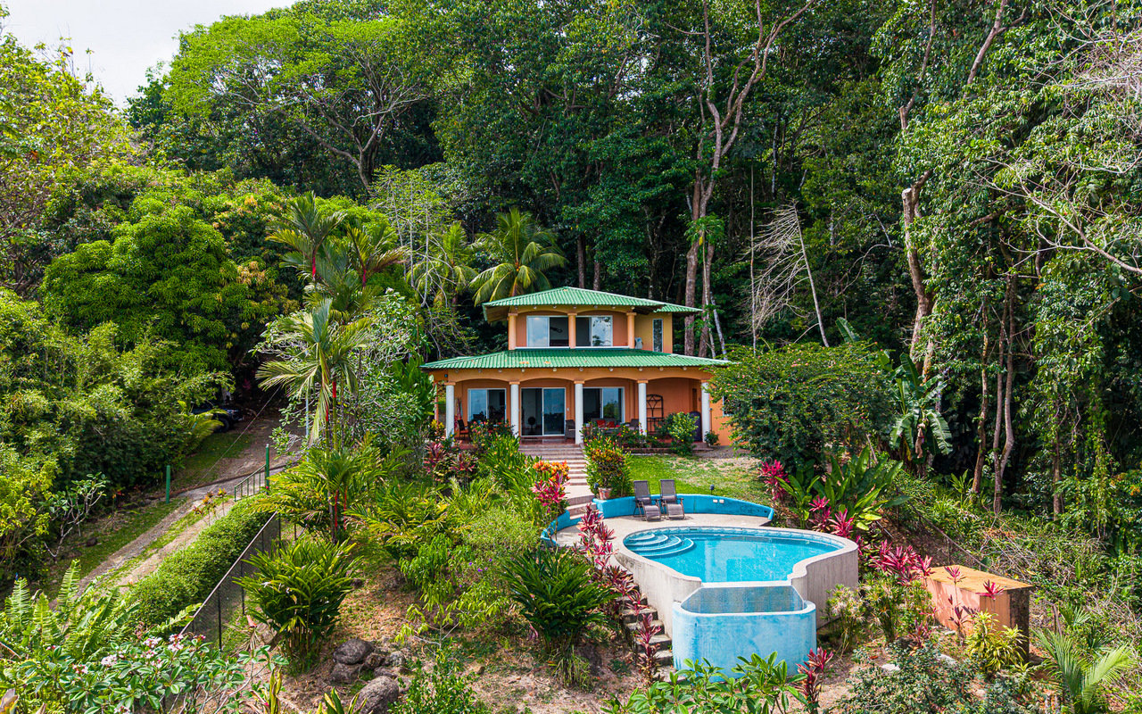 WHALE’S TAIL OCEAN VIEW ESTATE WITH EXTRA LOT 