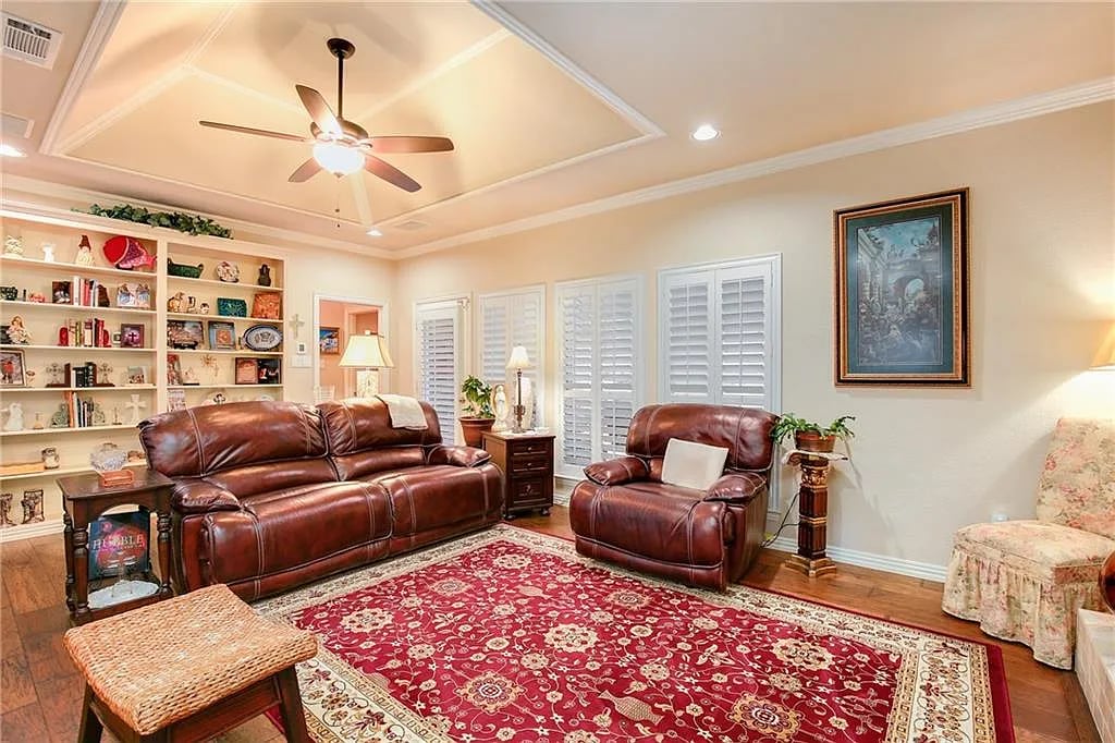 808 Sylvan Dr