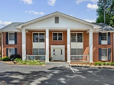 135 E Hill St #22