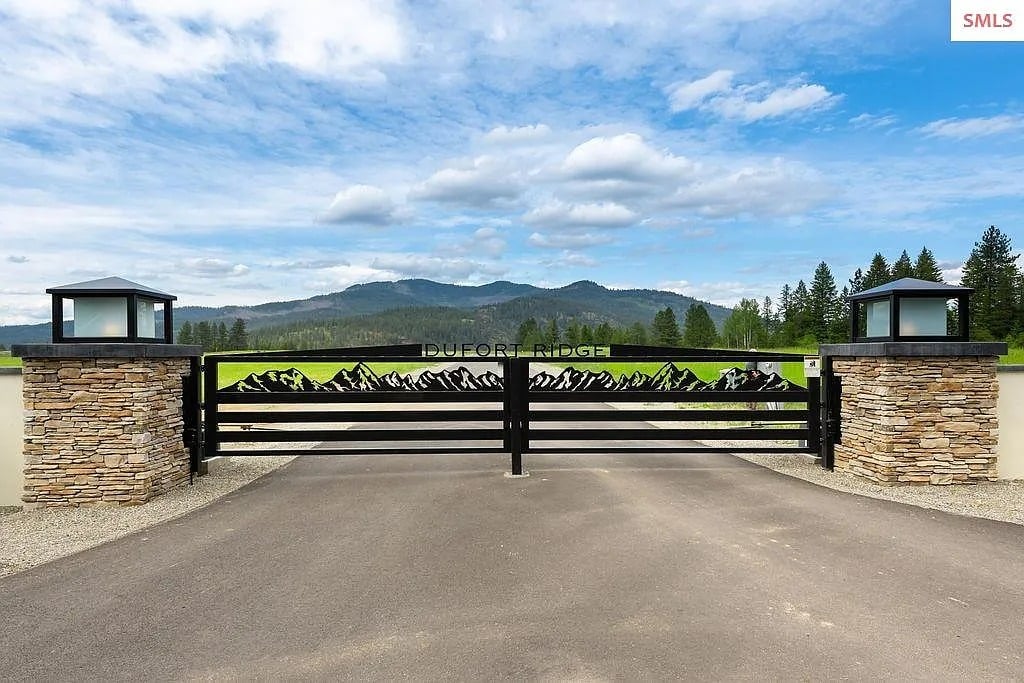 14 & 15 Woodchuck Dr